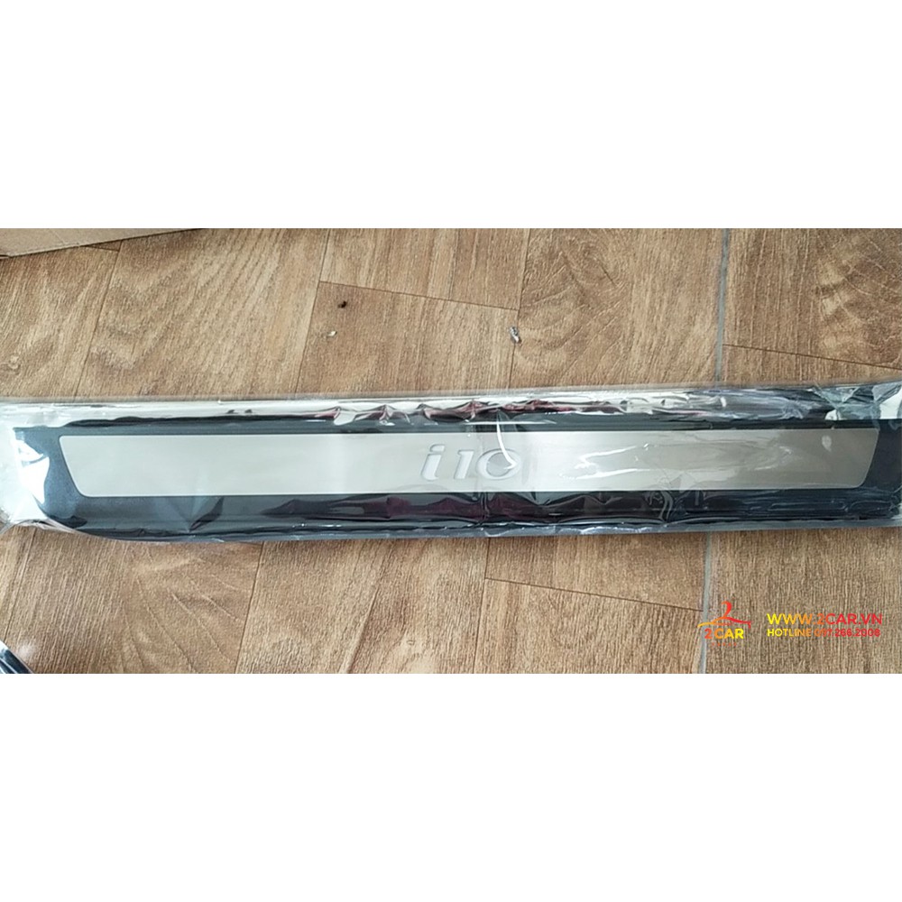 Ốp Bậc Chân Ngoài Xe HYUNDAI I10 HATCHBACK 2014-2021, chất liệu NHỰA CÓ ĐÈN LED