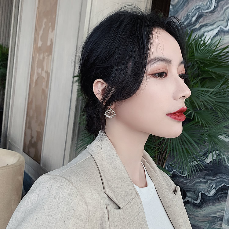 Bông Tai Mạ Bạc 925 Hình Quạt Đính Ngọc Trai Sang Trọng