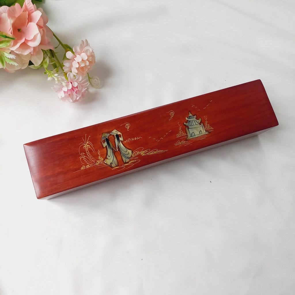 Hộp Đựng Đũa Gỗ Hương Đỏ Họa Tiết Cô Gái Áo Dài Của Việt Nam, Tinh Tế Sang Trọng