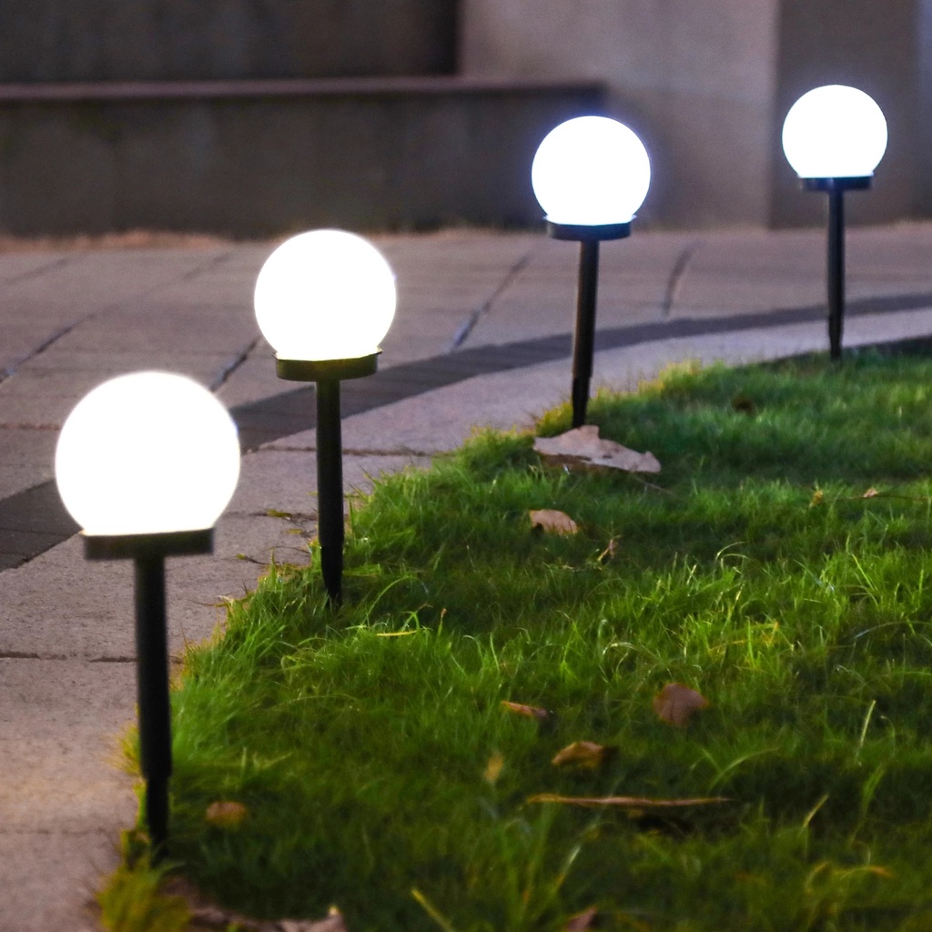 Bóng đèn LED tròn sử dụng năng lượng mặt trời trang trí sân vườn