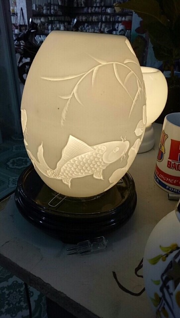 Đèn hoa sen cá chép khắc đế gỗ Bát Tràng