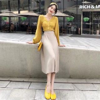 Set Áo Chấm Bi Và Chân Váy Xếp Ly