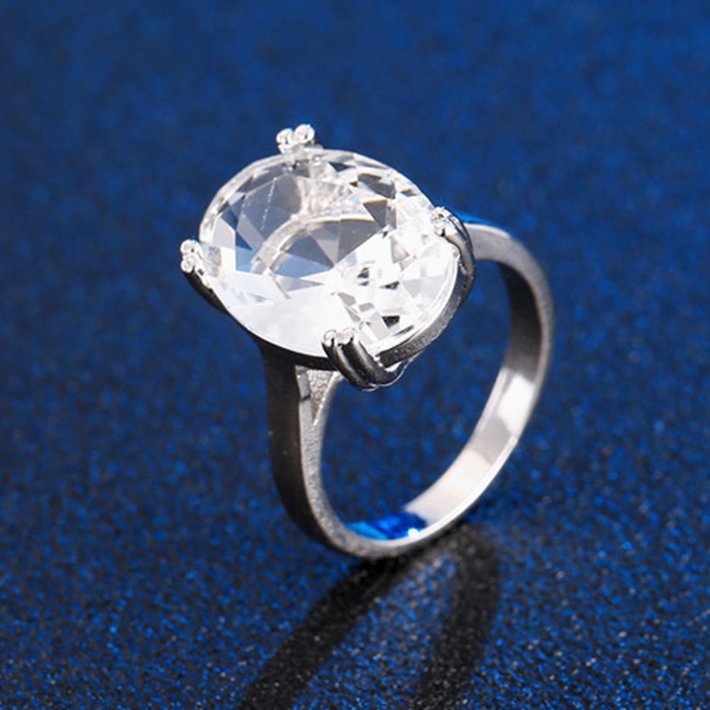 Nhẫn đính hôn đính kim cương nhân tạo hình oval thời trang