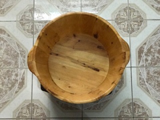 Chậu ngâm chân bằng gỗ ( gỗ Bách Hương)