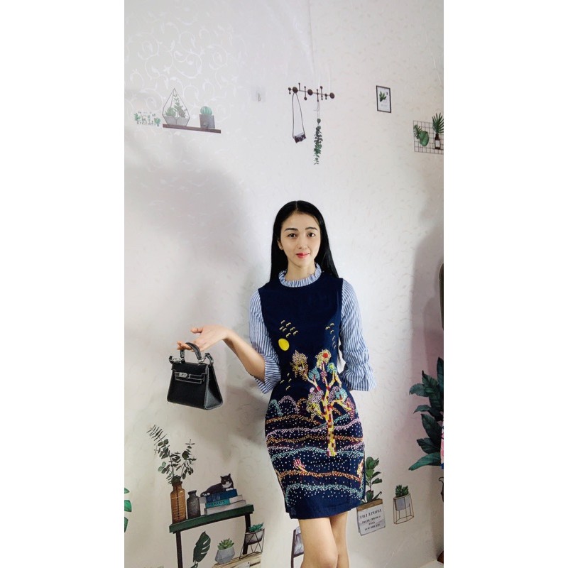 Đầm suông thêu hoa