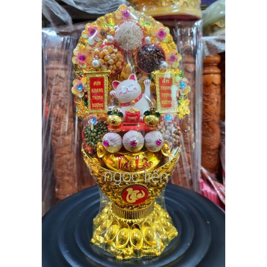 Tỏi trưng bàn thờ thần tài