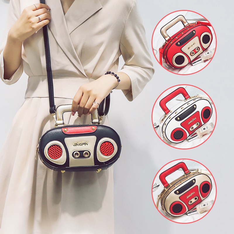 Túi xách đeo chéo hình chiếc đài radio độc lạ