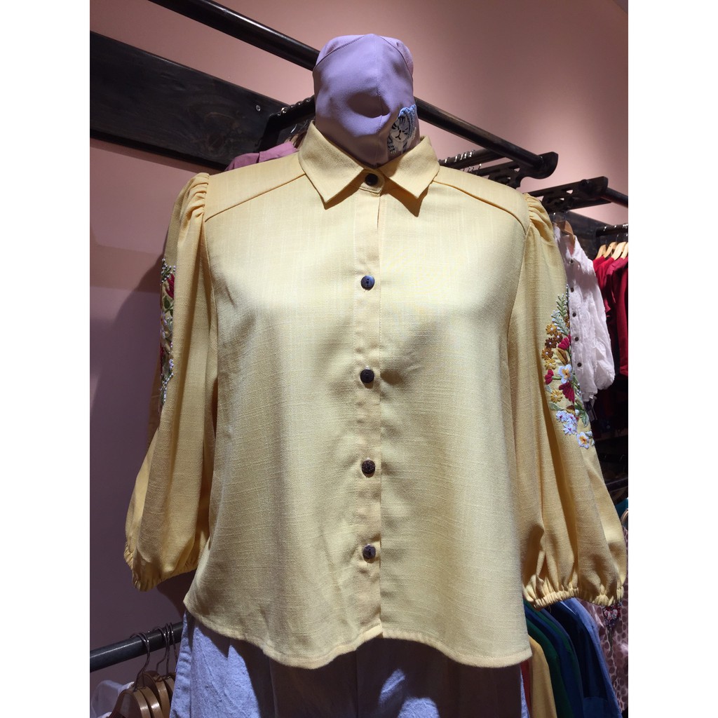ÁO THÊU TAY HOA HẬU VÀNG CHANH LINEN