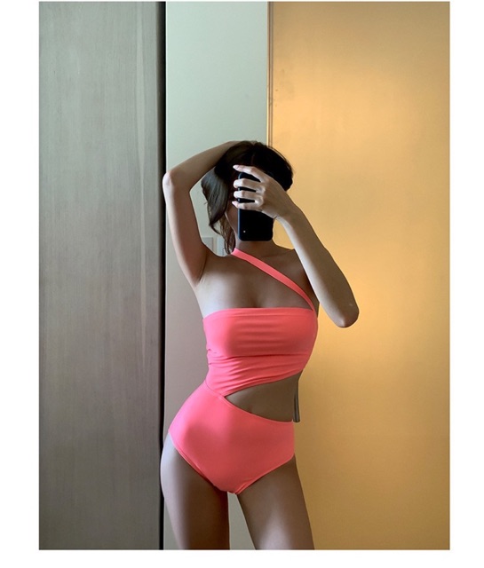 [BKN650] <HÀN> BODYSUIT CUTOUT CHÉO CỔ KIỂU HÀN | BigBuy360 - bigbuy360.vn