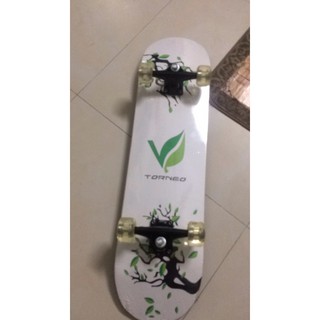 Ván trượt thể thao cao cấp mặt nhám bánh cao su trong