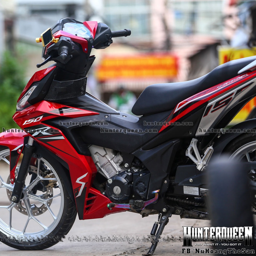 Tem rời in UV cao cấp, Winner V1 màu đỏ. Mẫu R đen trắng. Decal chống nước, không bay màu, bong tróc