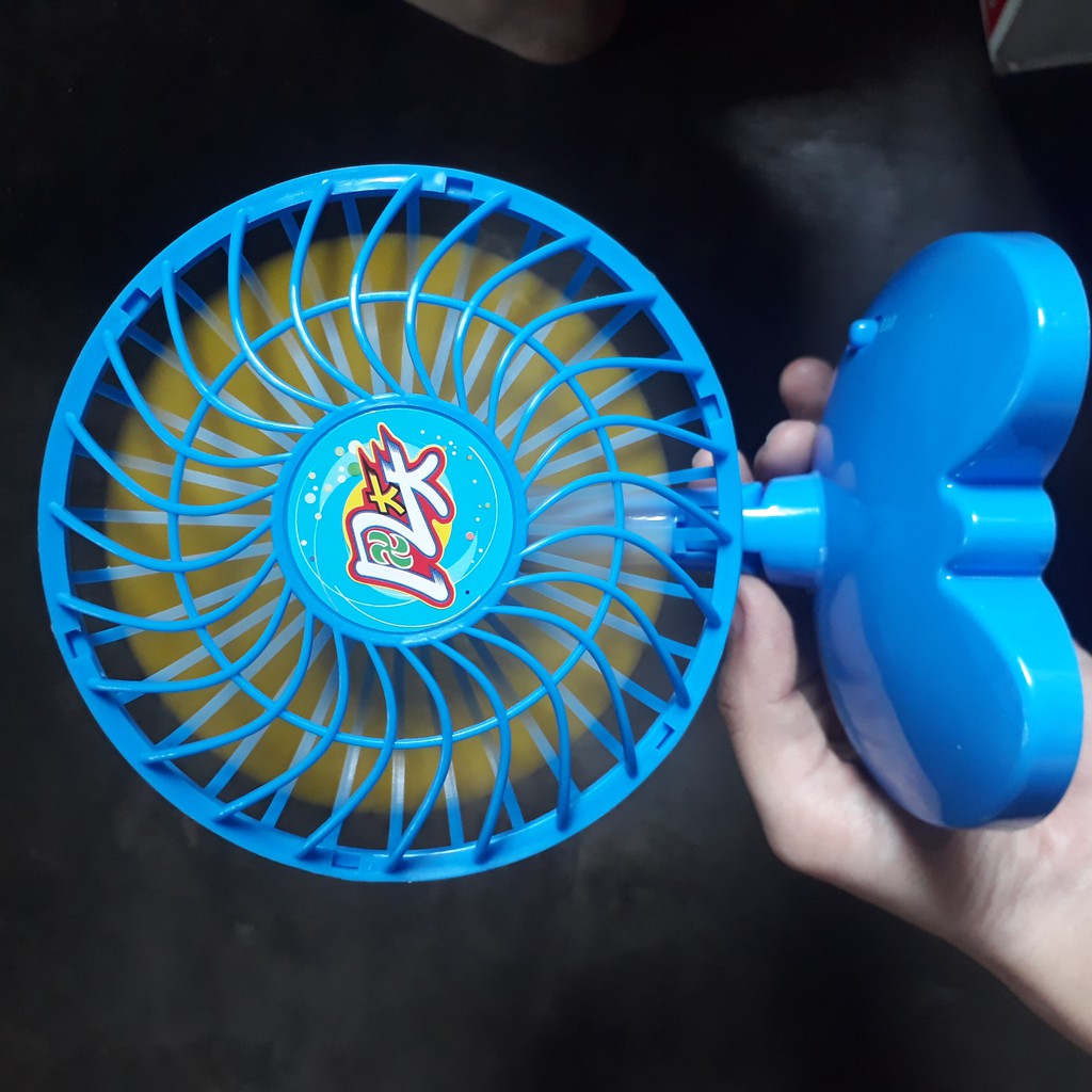 Quạt mini để bàn lực quay siêu mạnh có đèn tặng pin có video