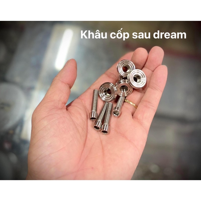 Khâu đuôi đèn sau Dream