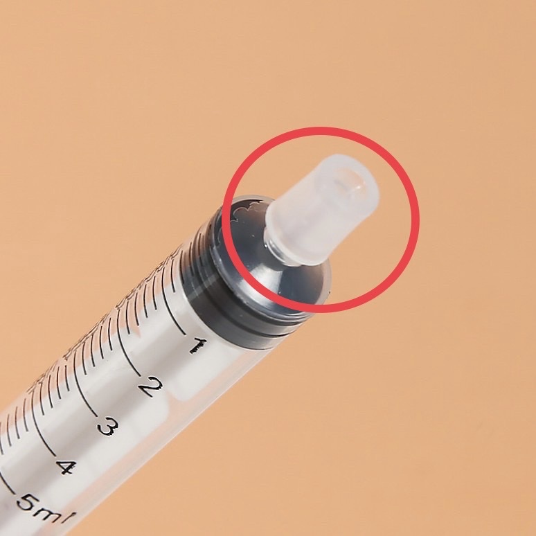 Bơm chiết  nước hoa = bơm tiêm + đầu nối