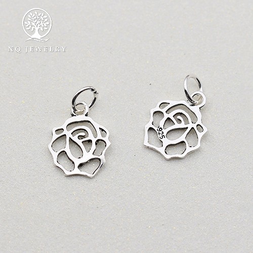 Charm bạc mặt khắc hoa treo - NQ Jewelry