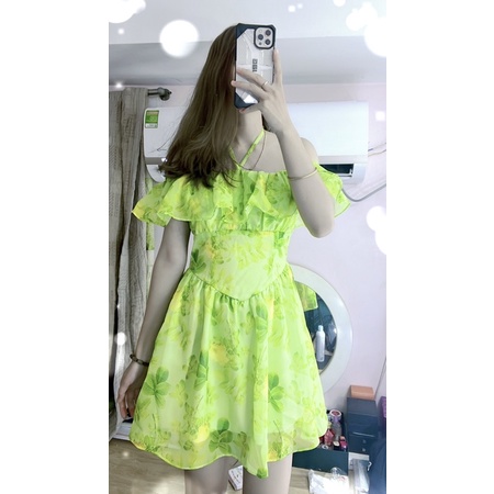 Đầm hoa bẹt vai bèo dây cổ yếm