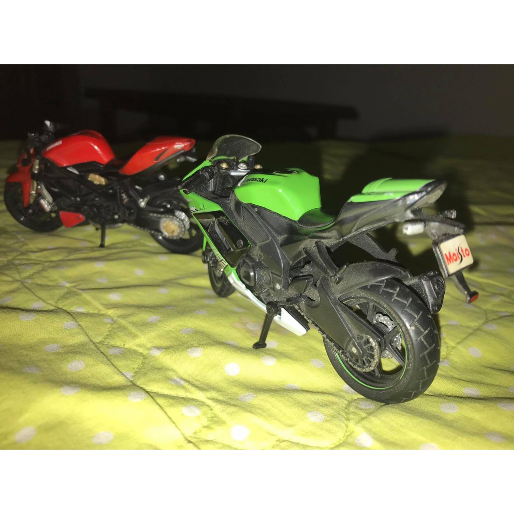 Bộ 2 xe máy Maisto mới 95% hàng hiếm
