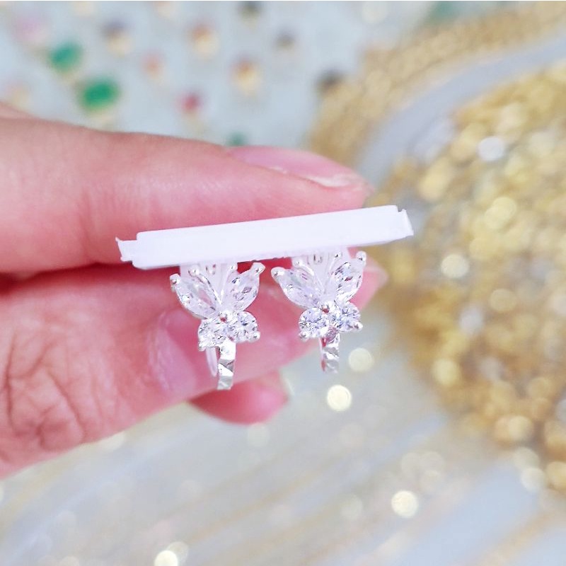 Bông tai bạc bong tai tròn sát tai nạm đá hình bướm hồng trắng xinh xắn cho bé Van Jewelry V10051