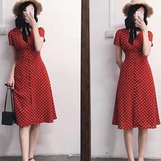 Váy chấm bi đỏ