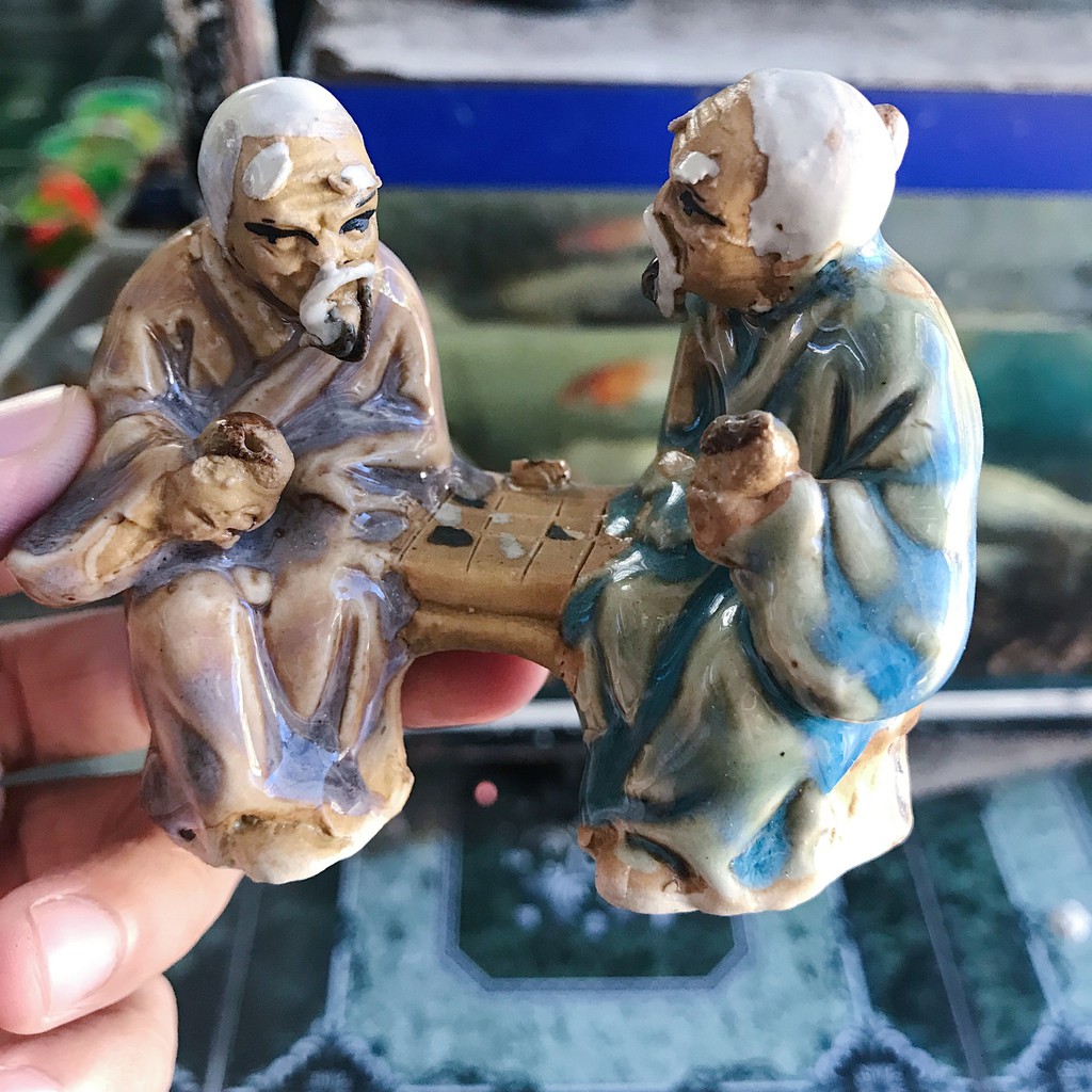 HAI ÔNG ĐÁNH CỜ TRANG TRÍ HỒ CÁ NON BỘ DÀI 10CM RỘNG 4CM CAO 8CM