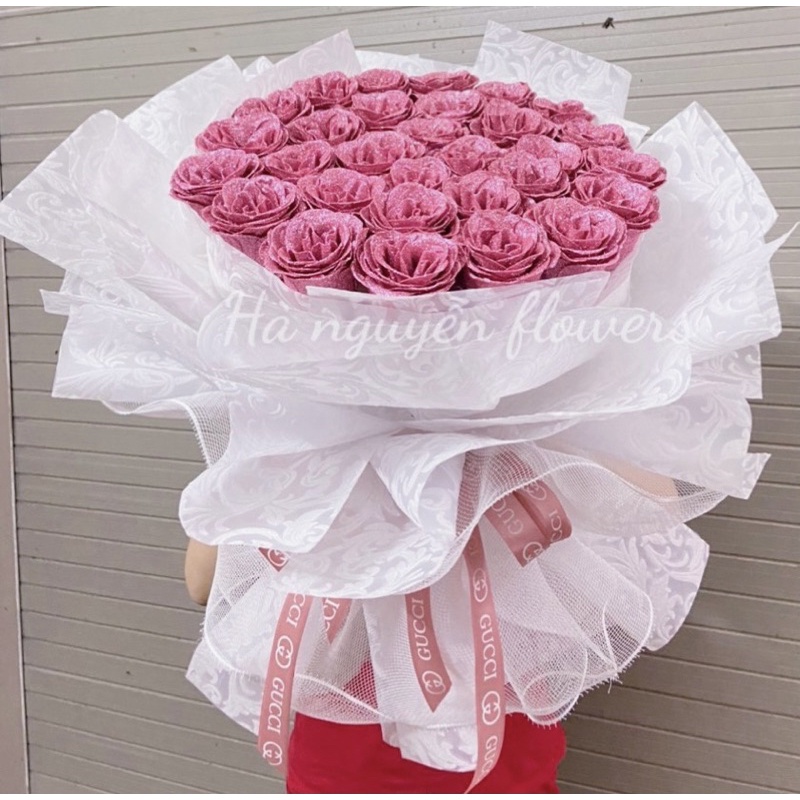 Hoa sinh nhật-hoa kỉ niệm: Bó hoa hồng nhũ 30 bông cao cấp tăng kèm chữ và vương miệng( nhận đặt màu hoa theo yêu cầu
