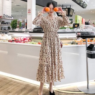 Đầm hoa xòe cổ yếm