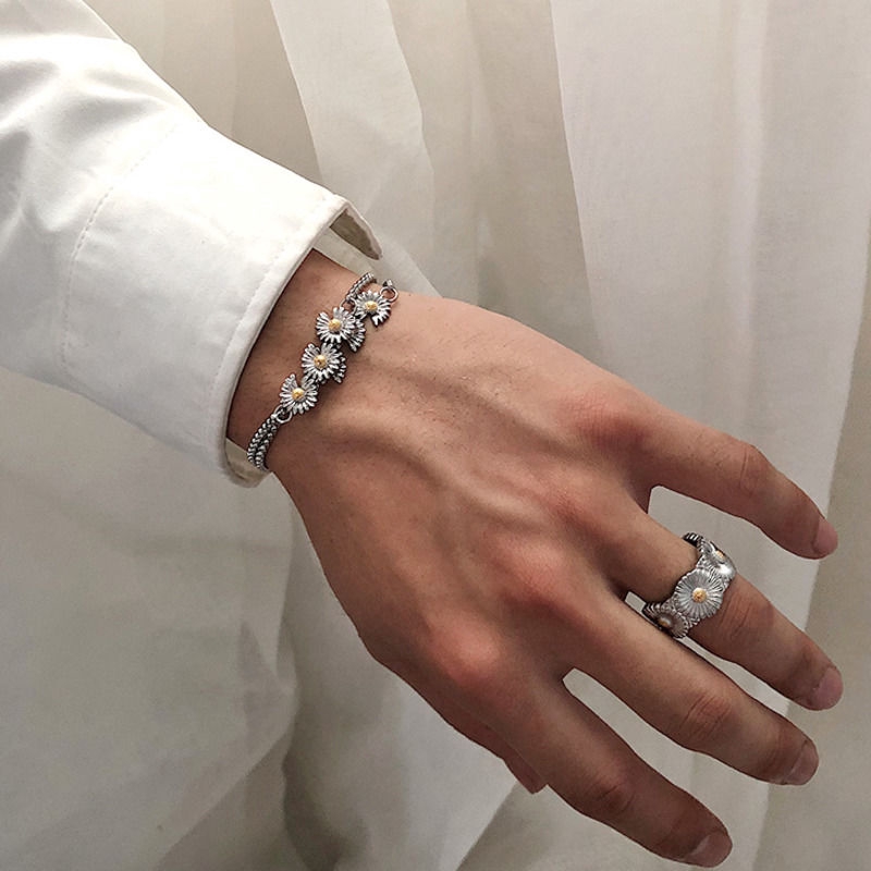 Vòng tay 22427 họa tiết hoa cúc rừng nhỏ thời trang dễ phối đồ cho nam nữ