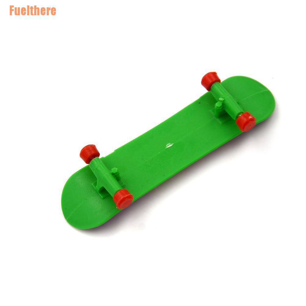 (Fuelthere) 1PCS Plastic Mini Finger Skateboarding Fingerboard Toys Skate Boarding Toys