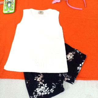 Bộ sát nách bé gái