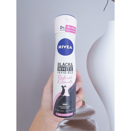 Xịt Ngăn Mùi Nữ Quyến Rũ Nivea Black & White Clear 150ml