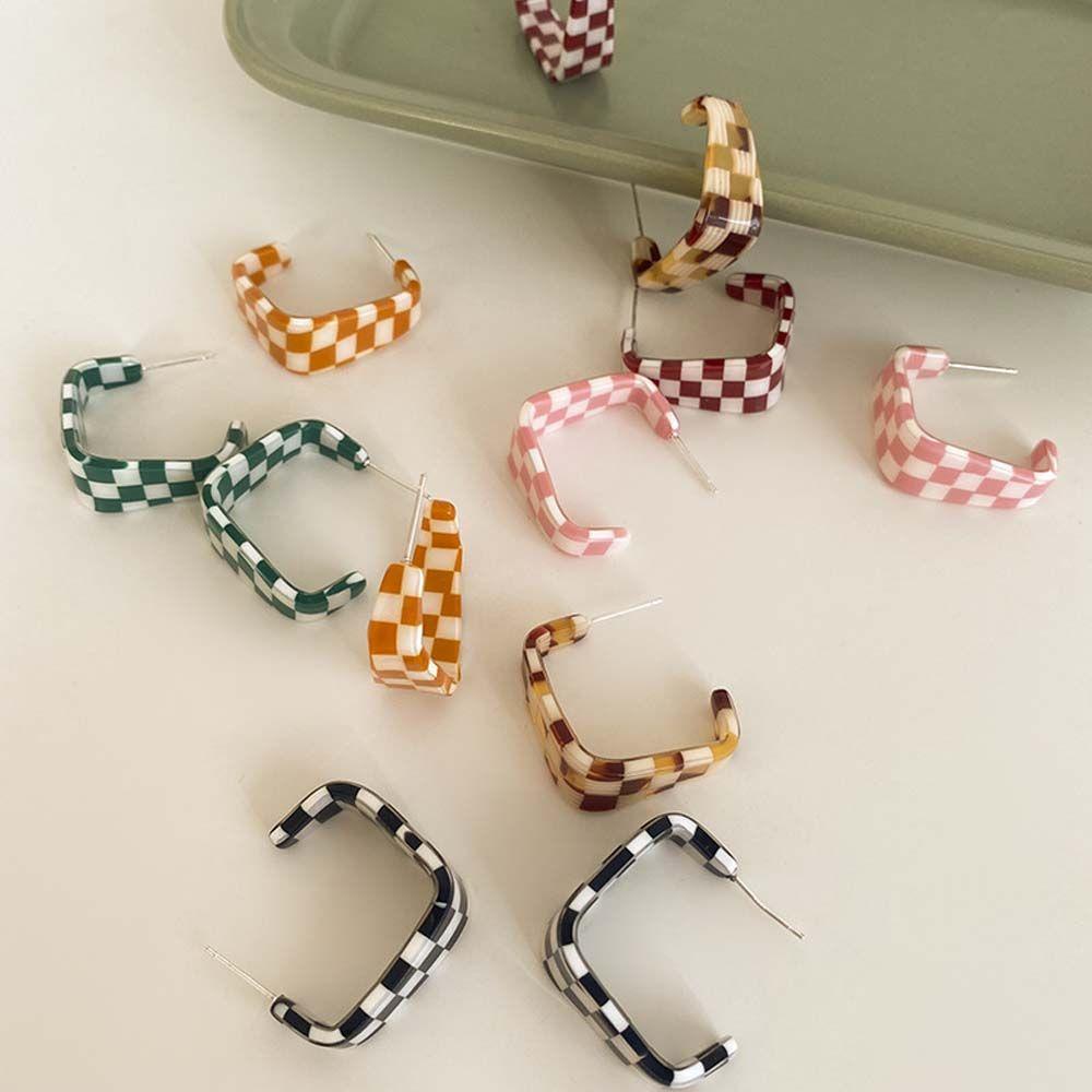 Khuyên Tai Acrylic Hình Chữ C Sọc Caro Trắng Đen Thời Trang