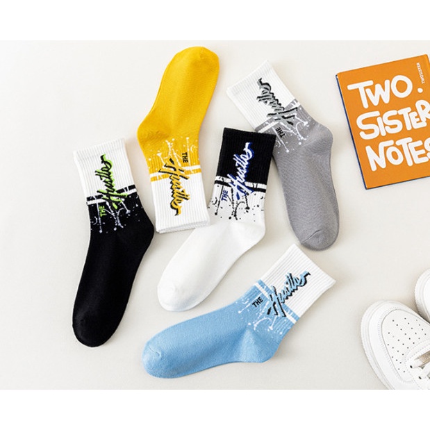 Vớ Tất cao cổ vẩy mực Nam Nữ phong cách trẻ trung, năng động.