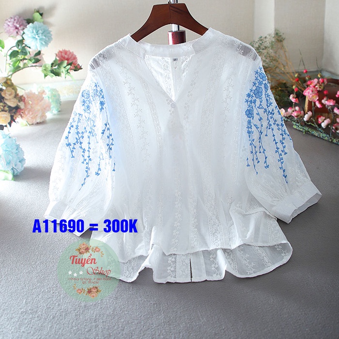 Áo sơ mi trụ tay phồng về mẫu thêu hoa rơi