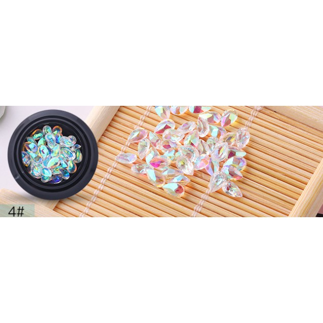 Hộp đá pha lê gắn móng, trong suốt, hình kim cương F524
