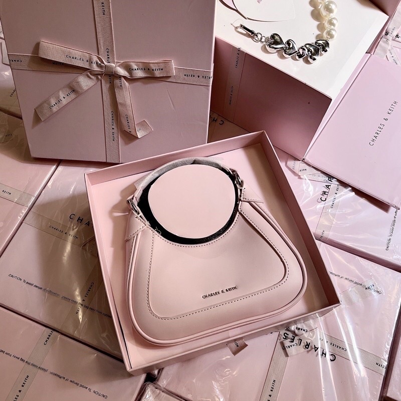 Túi CNK Dáng Bầu Đeo Vai Màu Hồng Baby Kèm Chuỗi Ngọc FullBox