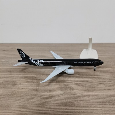 Mô Hình Máy Bay A350 18cm có bánh xe(Mô hình máy bay+ đế trưng bày)