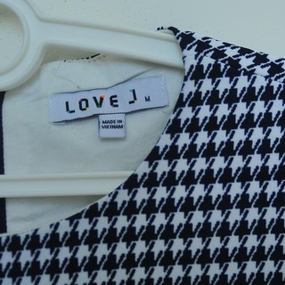 Váy nữ cổ tròn Love J