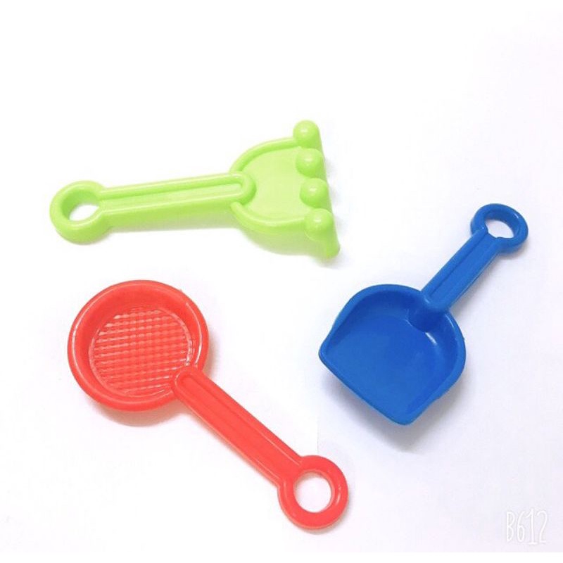 Xe đồ chơi xúc cát đi biển đáng yêu cho bé