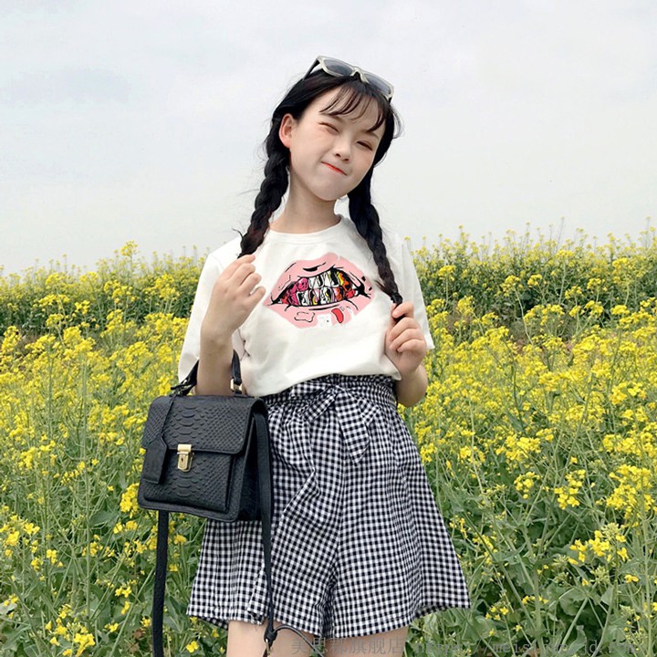 Follow Shop Săn Deal Hot Ngày 1/1 Áo Thun Nữ Tay Lỡ In Hình Cặp Môi Cá Tính ATN5147