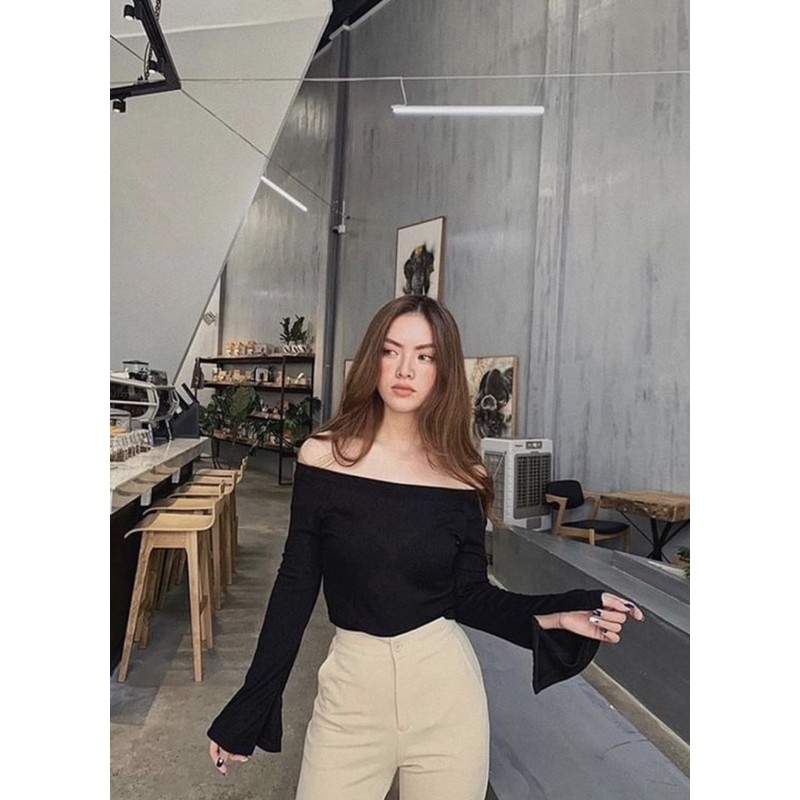 Áo croptop đen bẹt vai ta