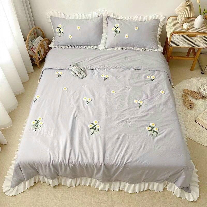 Bộ chăn ga và vỏ gối chất liệu đũi bèo thêu hoa cúc nhập khẩu 4 món - shop vuthithom