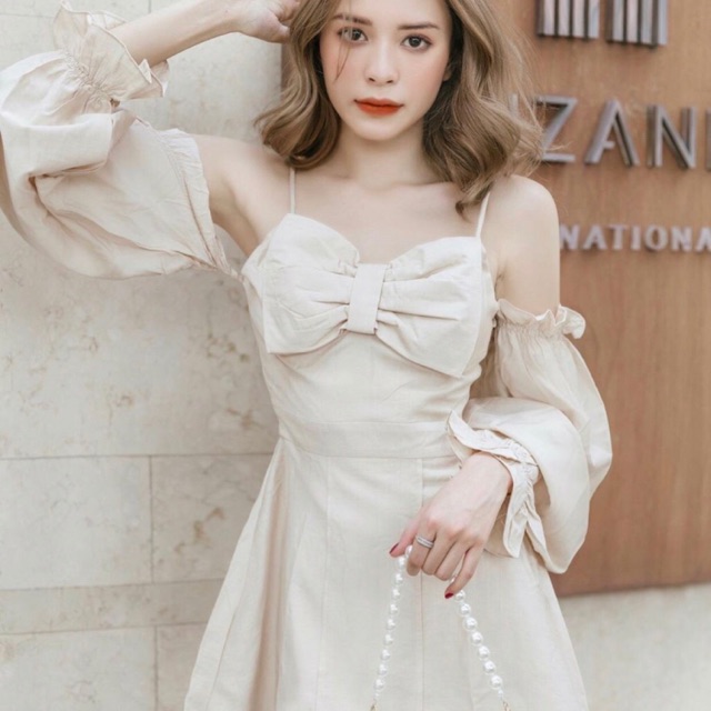 Đầm trễ vai so cute phiên bản nơ ngực
