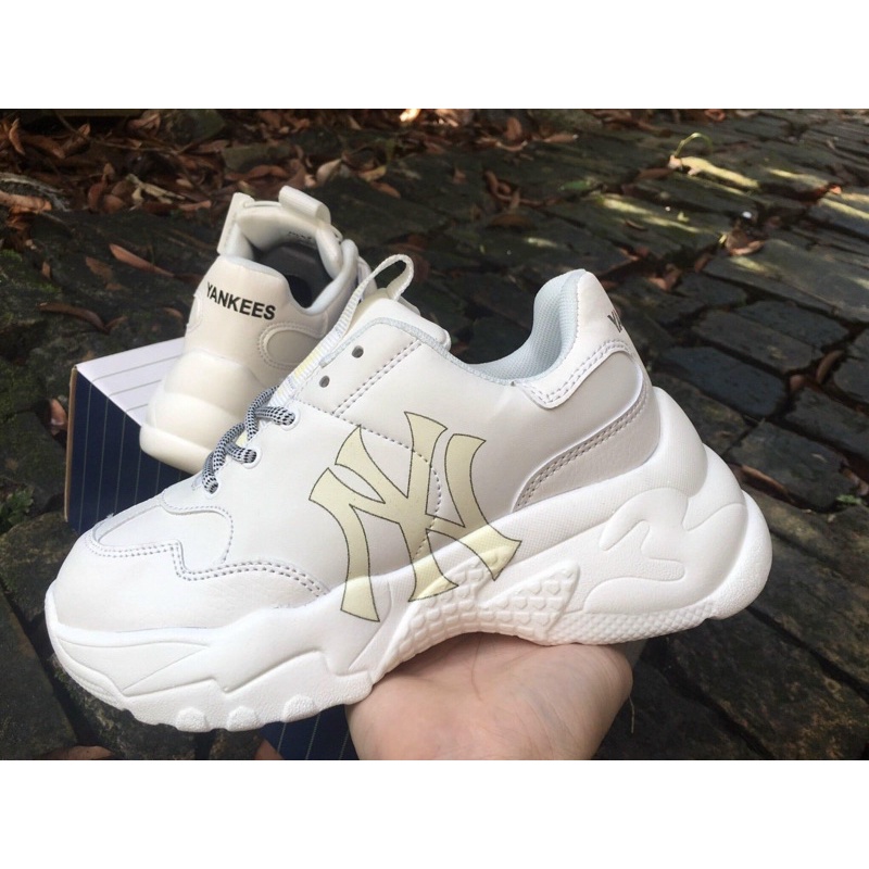 Giầy thể thao M,L,B NY chữ đen đế liền Nam Nữ  kiểu dáng thể thao, phù hợp với các bạn trẻ