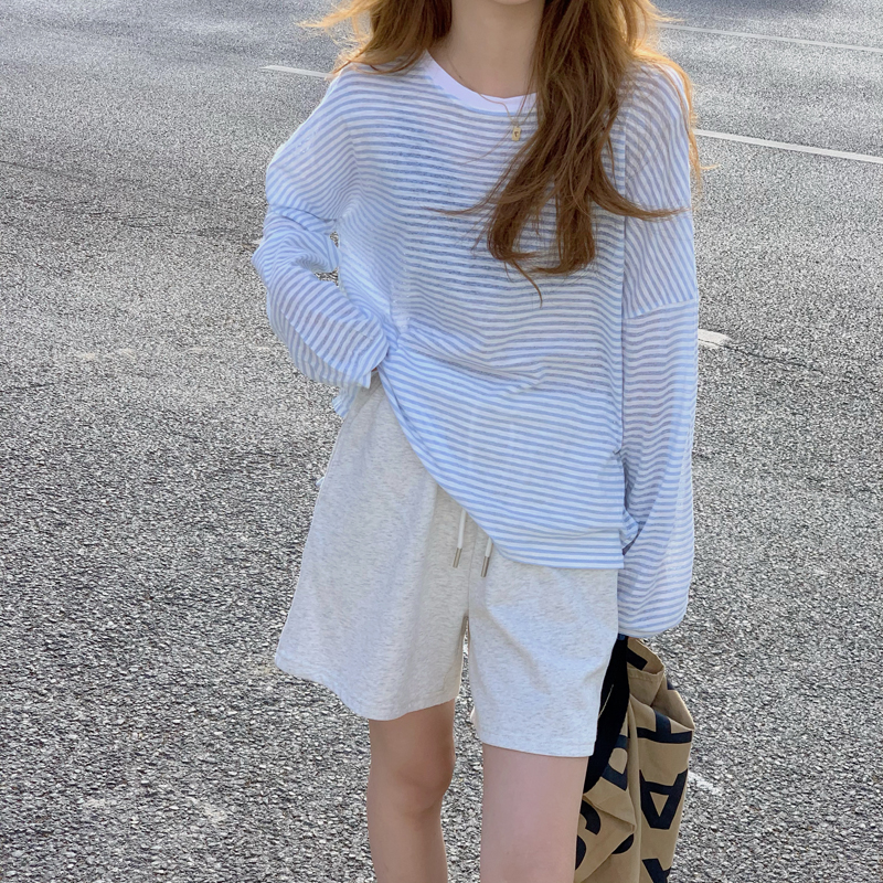 Áo Thun Mỏng Dài Tay Dáng Rộng Họa Tiết Kẻ Sọc Màu Xám 43128