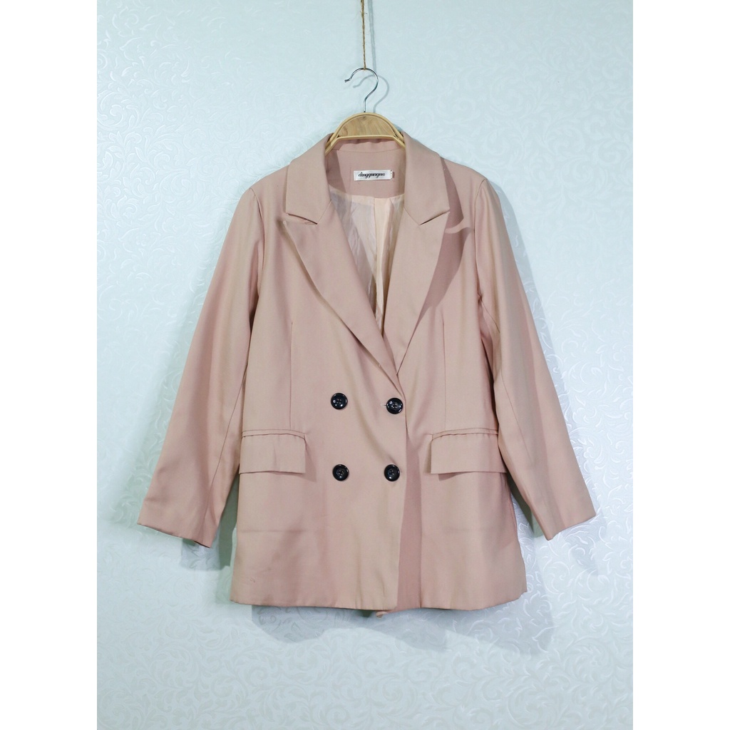 Áo khoác blazer màu hồng ruốc form rộng secondhand