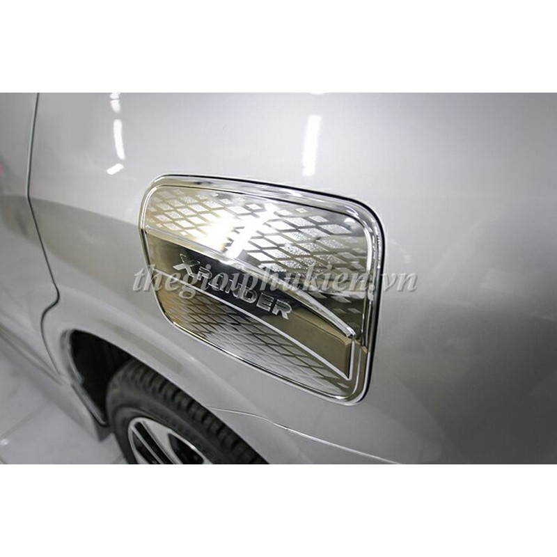 Ốp nắp bình xăng Mitsubishi Xpander -mạ Crom( hàng chất )