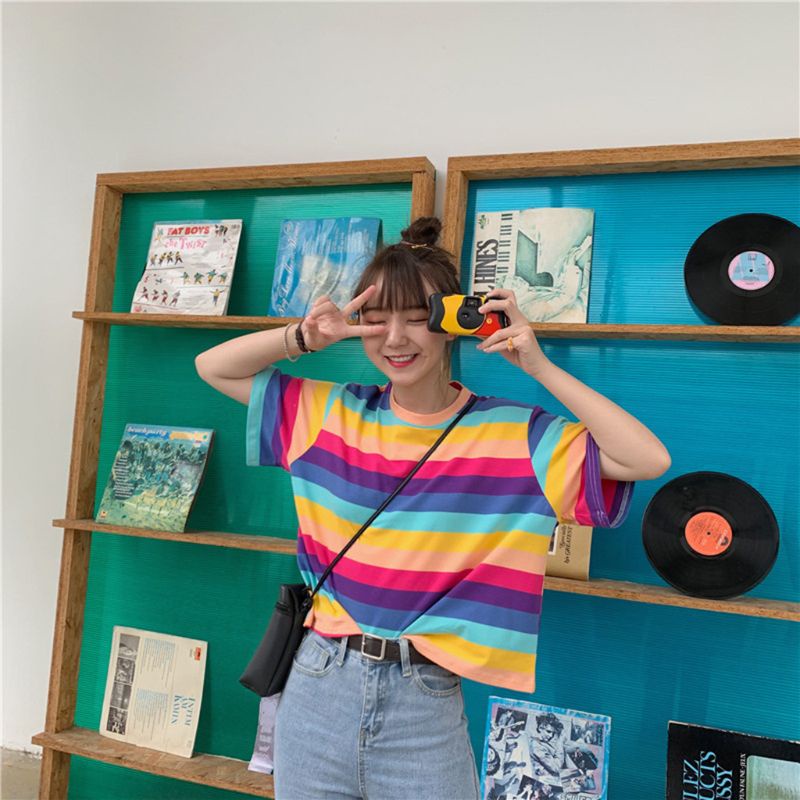 Áo Thun Ngắn Tay Dáng Rộng In Họa Tiết Sọc Cầu Vồng Xinh Xắn Dành Cho Nữ