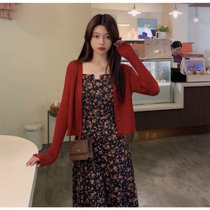 Set đầm midi hoa suông 2 dây kèm áo khoác đỏ | BigBuy360 - bigbuy360.vn