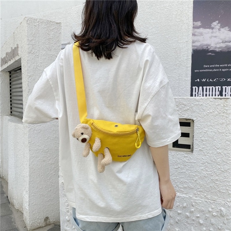Túi đeo chéo ngực IELGY vải canvas gắn gấu bông dễ thương hợp thời trang