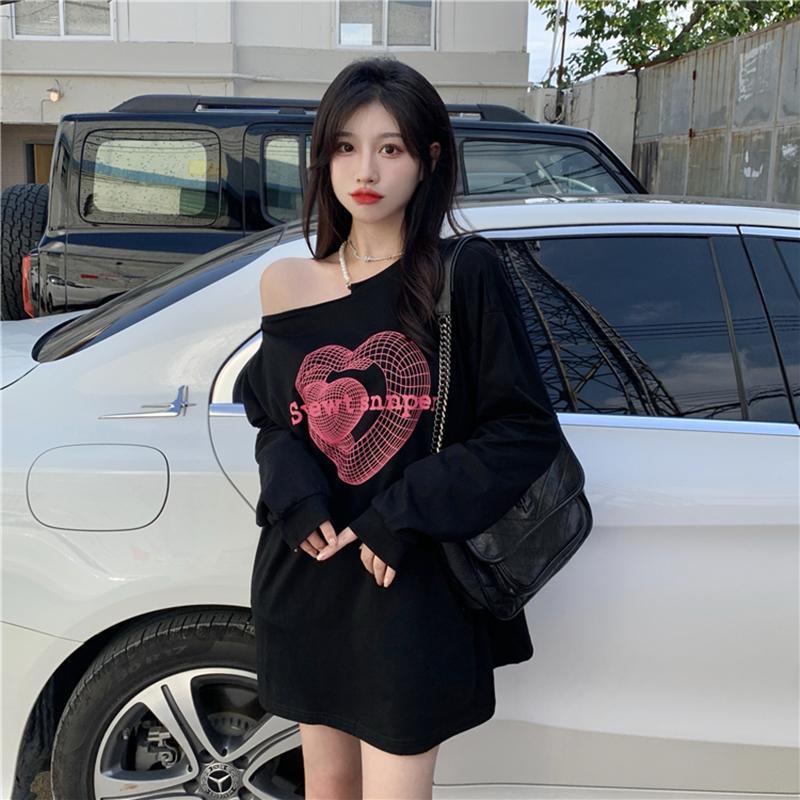 Áo thun COZOK tay dài form rộng trễ vai phối dây xích